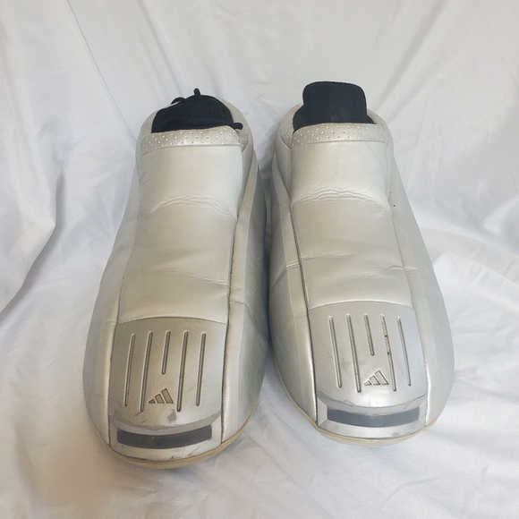 Athletic_Shoes
